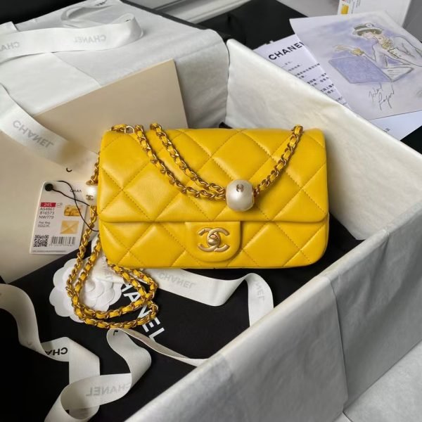 Chanel AS4861 Small Flap Bag Pearl Lambskin Faux Pearl & Gold Metal Yellow AS4861 u9ec4 product photo 1