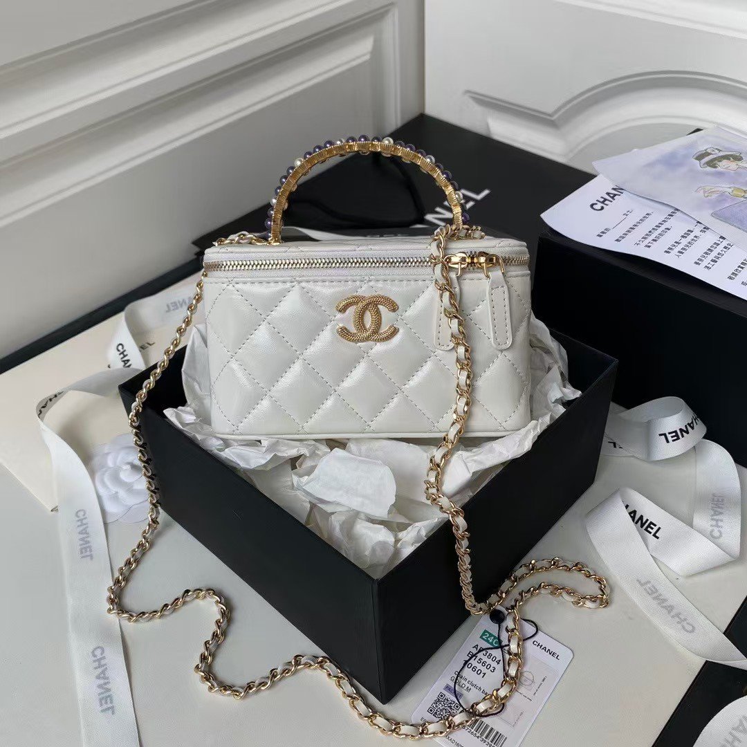Chanel AP3804 Clutch Lambskin Cosmetic Bag With Pearl Handle White AP3804 u4eaeu767d product photo 1