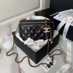 Chanel AP3940 Lambskin Cosmetic Bag Shiny Lambskin Enamel & Gold Metal Black AP3940 u9ed1u827 product photo 1