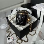 Chanel AP3941 Mini Vanity Case Lambskin Enamel & Gold-Tone Metal Black AP3941 u9ed1u8272 product photo 8