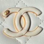 Chanel AP3941 Mini Vanity Case Lambskin Enamel & Gold-Tone Metal White AP3941 u767du8272 product photo 3
