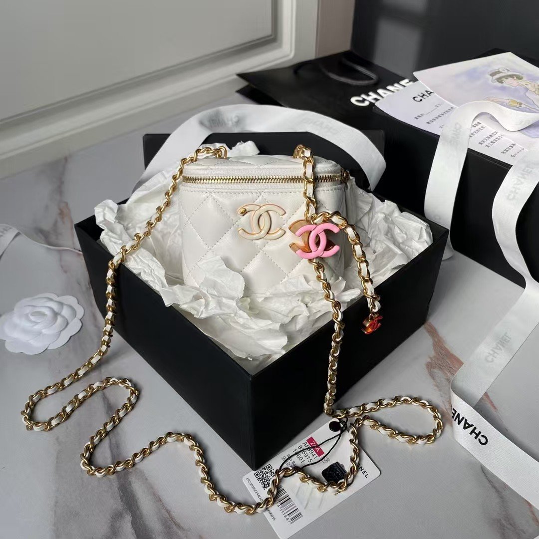 Chanel AP3941 Mini Vanity Case Lambskin Enamel & Gold-Tone Metal White AP3941 u767du8272 product photo 1