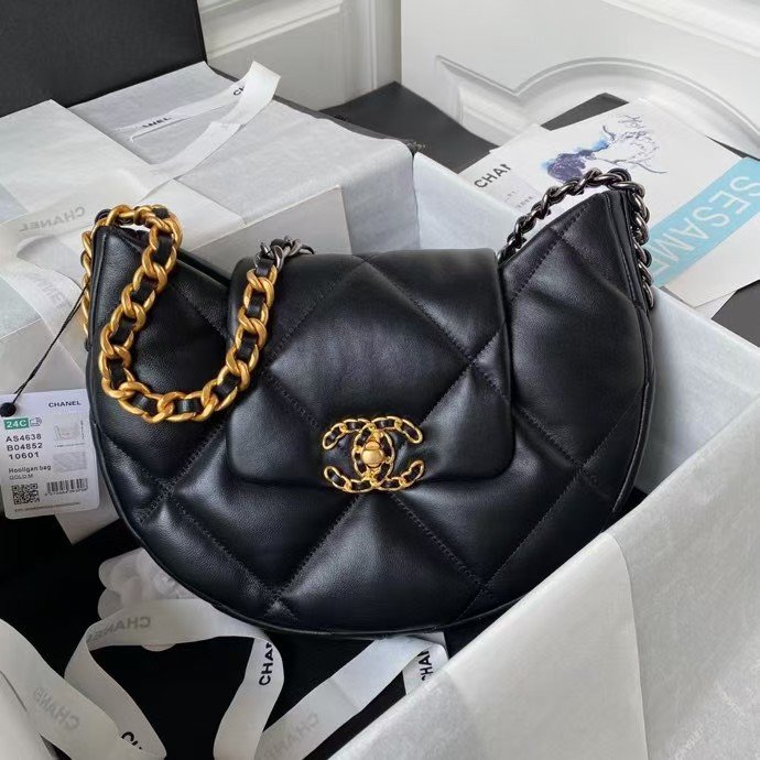 Chanel 24C AS4638 19 Hobo Bag Black Lambskin Mixed Metal Hardware AS4638 u9ed1u8272 product photo 1