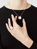 Cosmos Clip Pendant, Medium Model VCARO5BV00 product photo 3