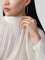 Perlée Pearls Of Gold Hoop Earrings, Large Model VCARN9PQ00 product photo 2