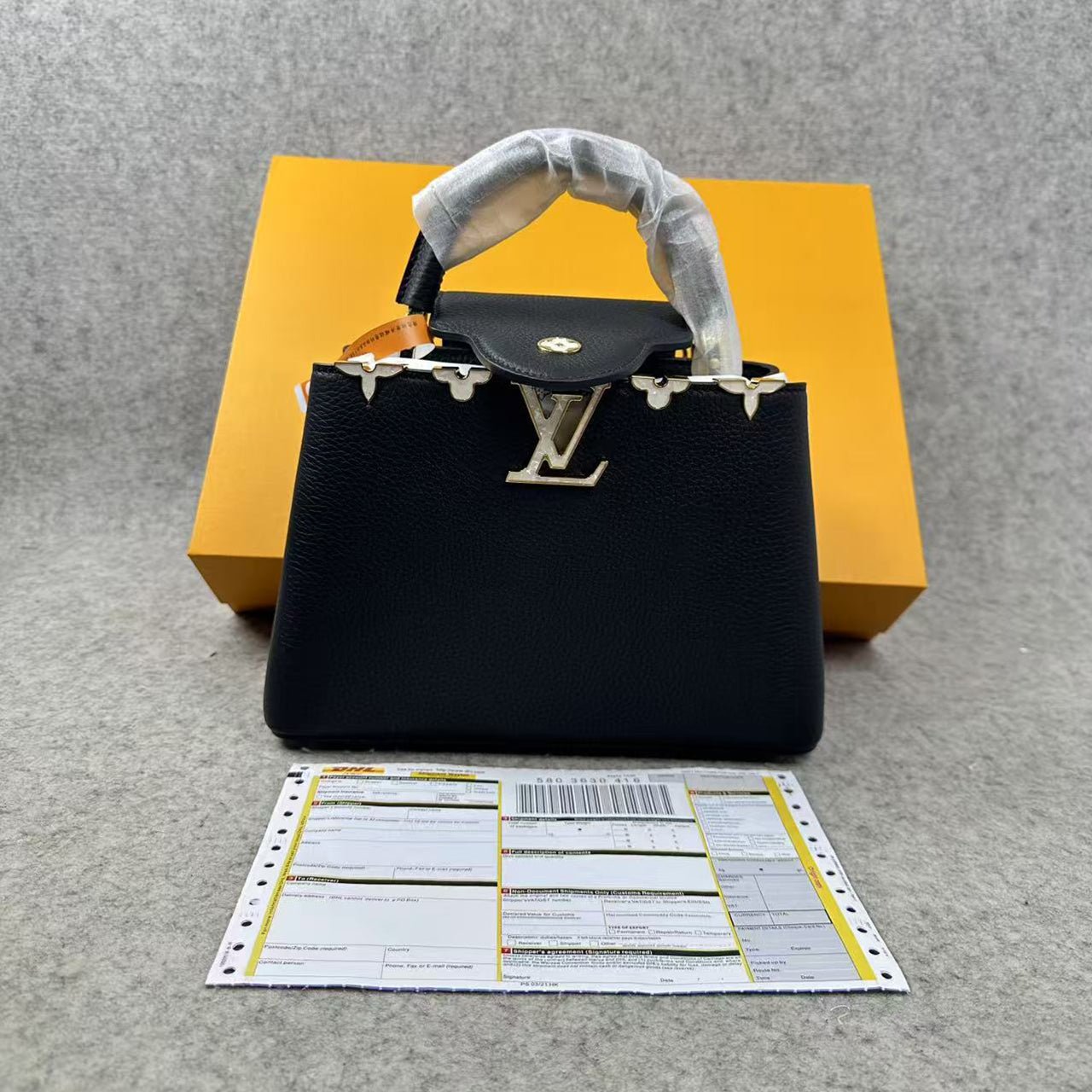 Louis Vuitton Capucines BB M25404 QC Photos